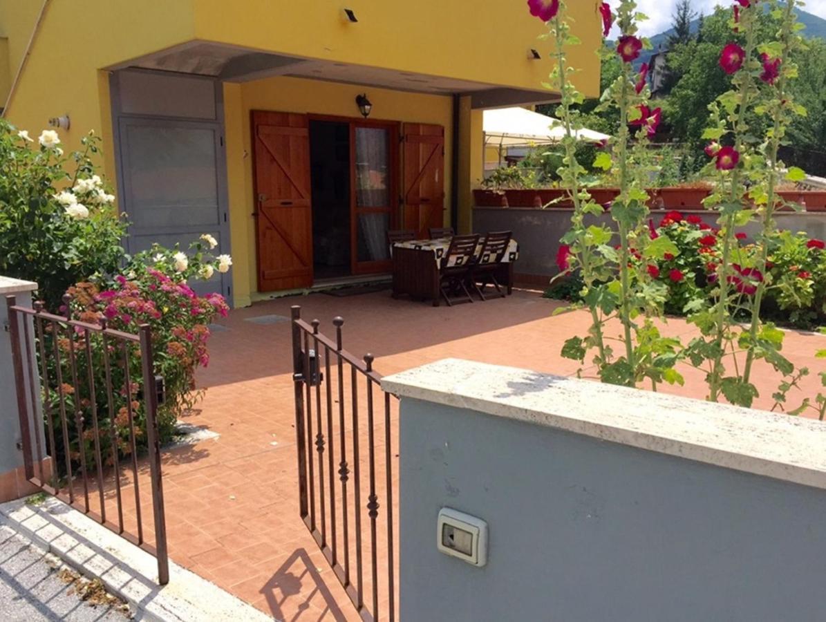 Ferienwohnung 4Flats In Orto Di Venanzio Barrea Exterior foto