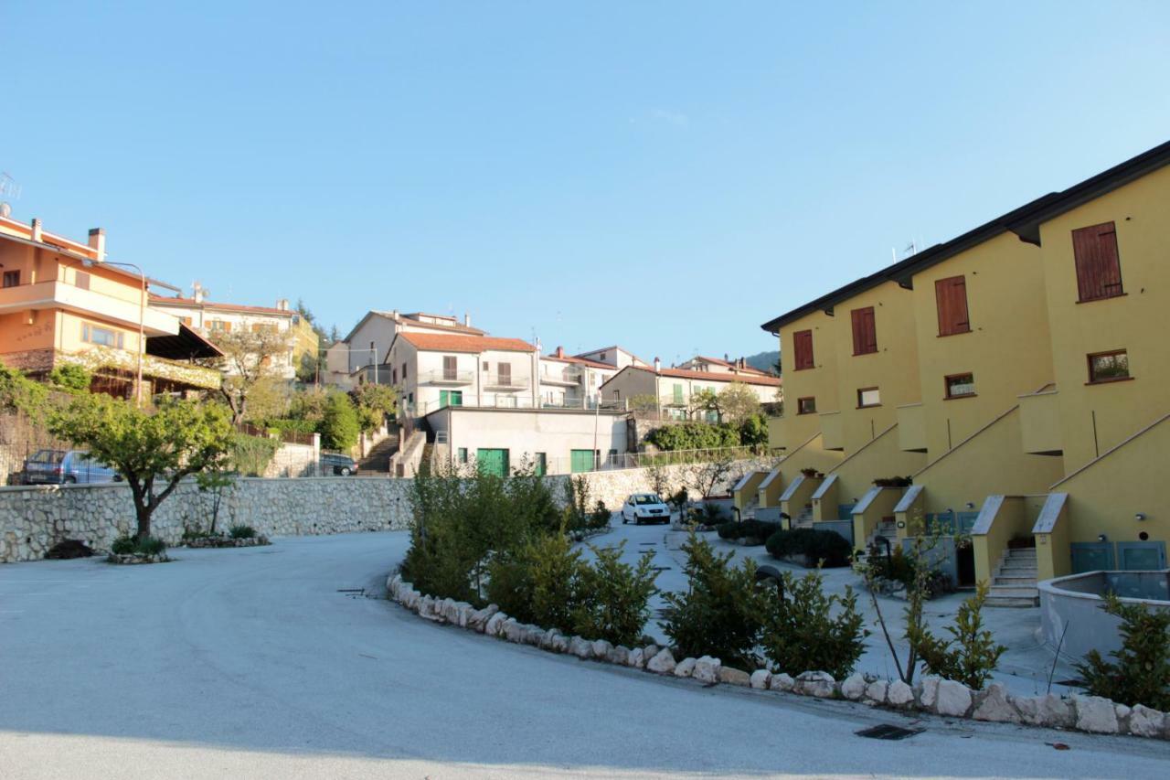 Ferienwohnung 4Flats In Orto Di Venanzio Barrea Exterior foto