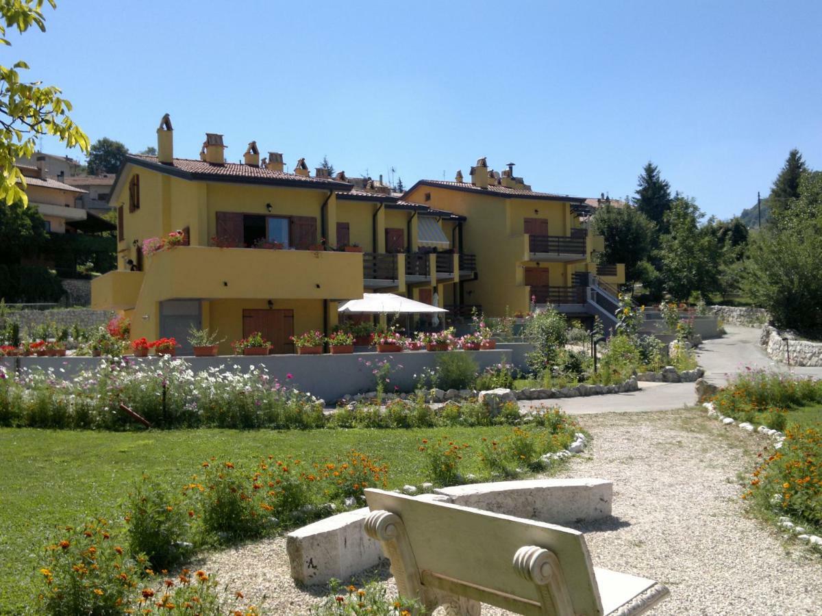 Ferienwohnung 4Flats In Orto Di Venanzio Barrea Exterior foto